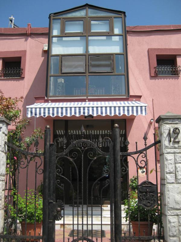 V3 Villa - image 1