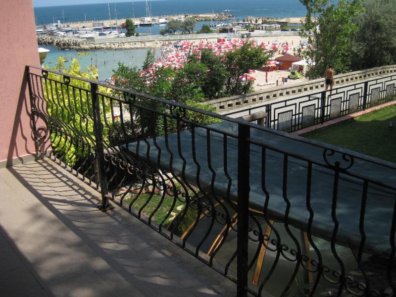 V3 Villa - image 10