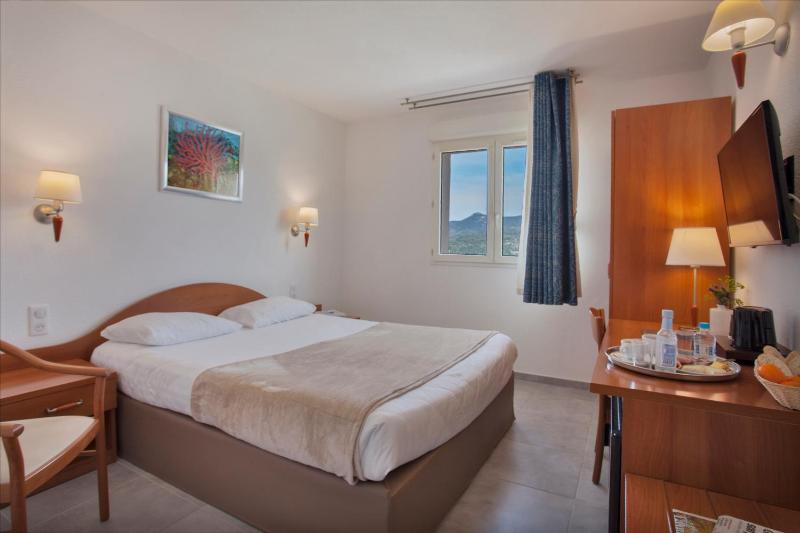 Double Room with Sea View image 3