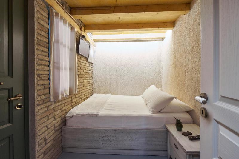 Deluxe Residence with Balcony image 4