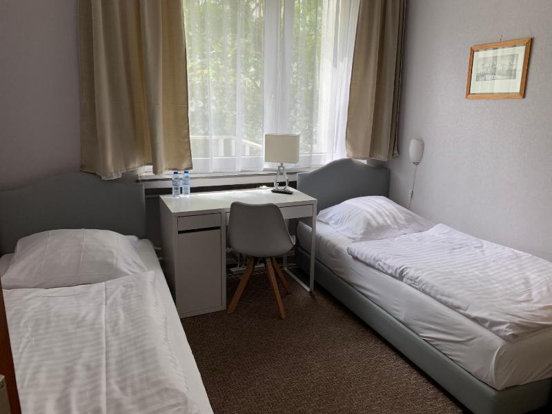 Double Room or Twin room with shared Bathroom image 2