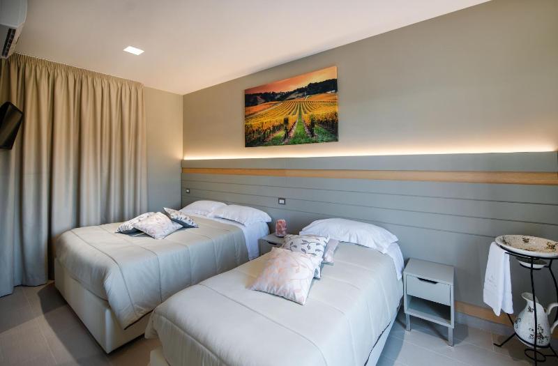 Triple Room with Terrace image 3