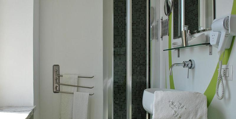 Double or Twin Room image 2
