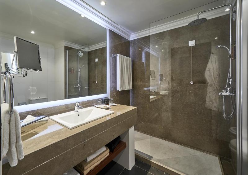Standard Room image 2