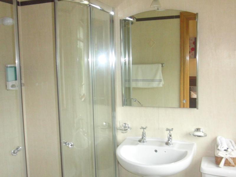Double Room image 3