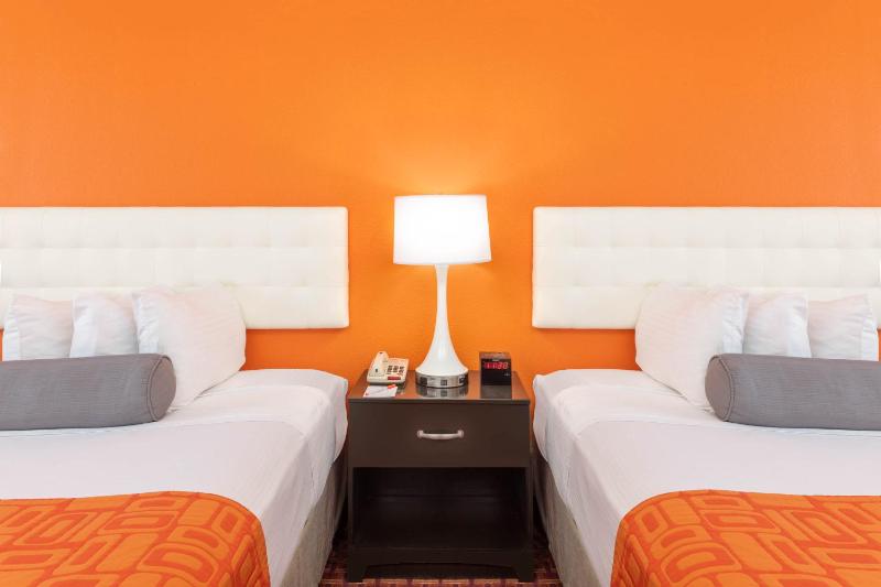 Triple Room - Non-Smoking image 2