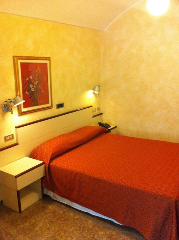 Economy Double or Twin Room image 3