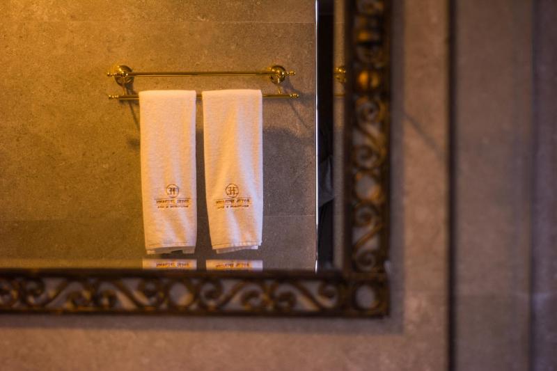 Deluxe Double Room with Balcony image 1