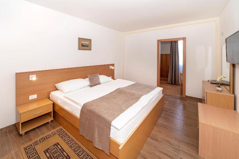 Triple Room image 2