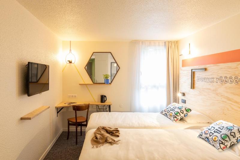 Twin Room image 2