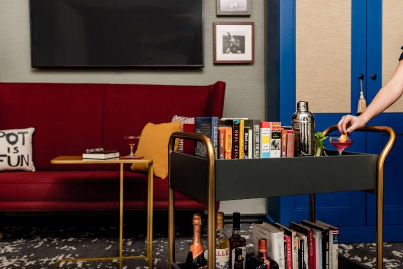 King Room image 2