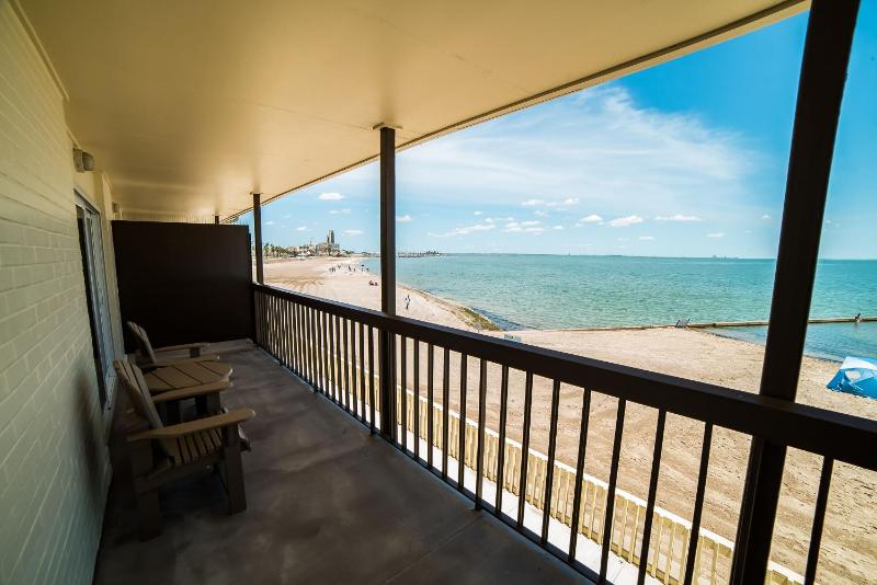 Two Doubles- Bayfront image 2