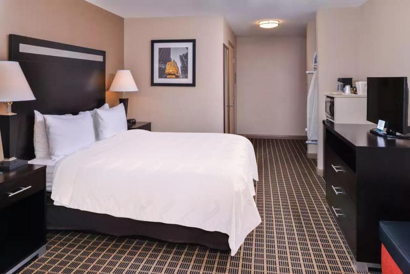 Queen Suite image 4