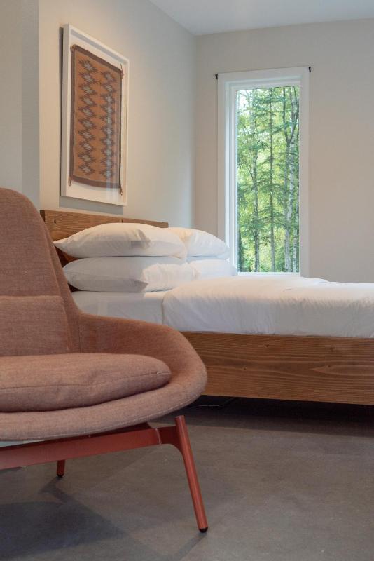 Deluxe Double Room with Balcony image 4