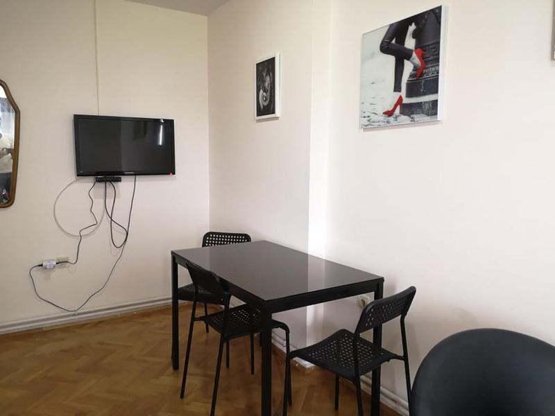 One-Bedroom Apartment image 2