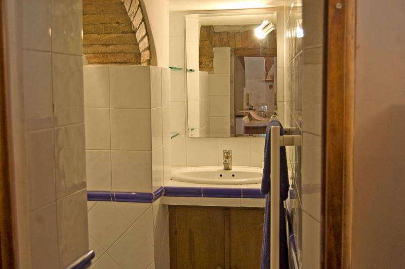 Triple Room with Bathroom image 2