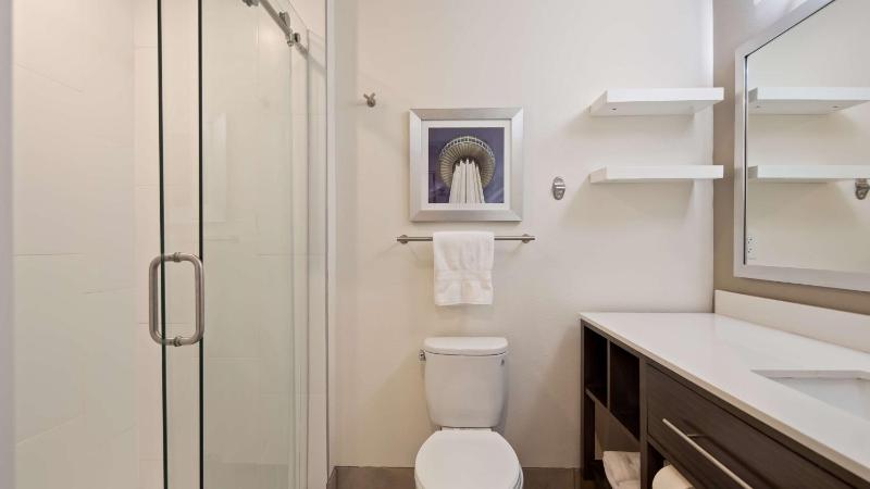 King Room - Non-Smoking image 2
