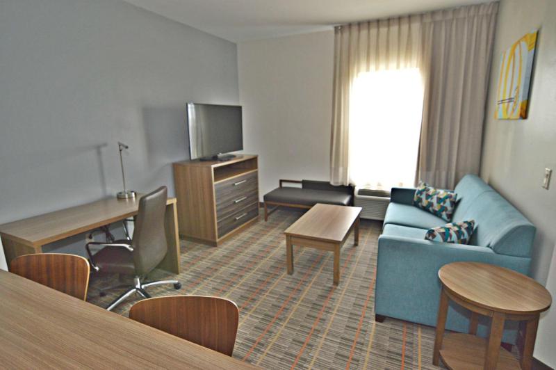 King Suite with Bath Tub - Disability Access image 4