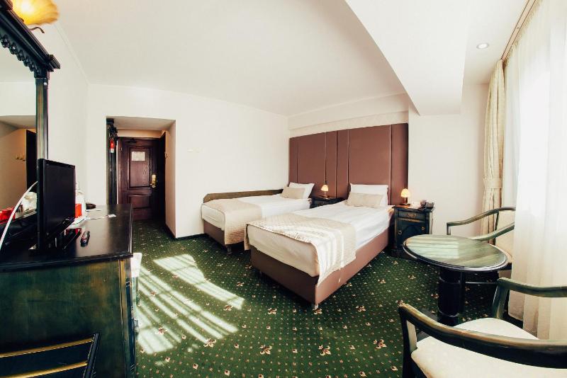 Standard Double or Twin Room image 3