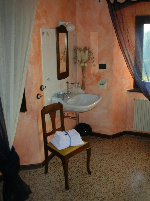 Double Room image 3