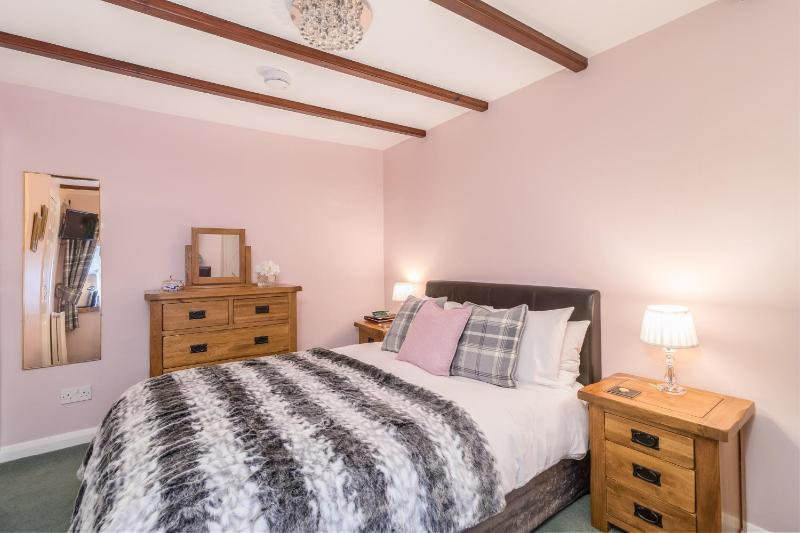 Double Room with Private Bathroom image 4