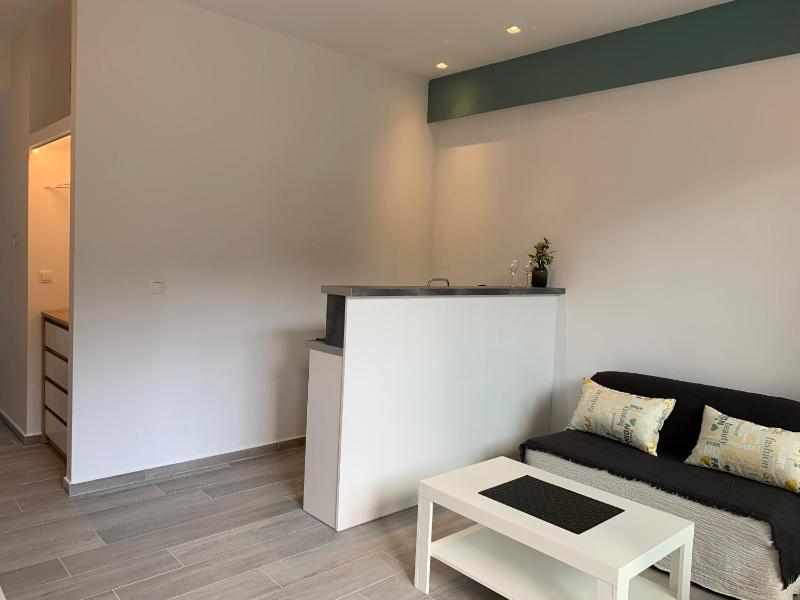 Apartment with Sea View image 3