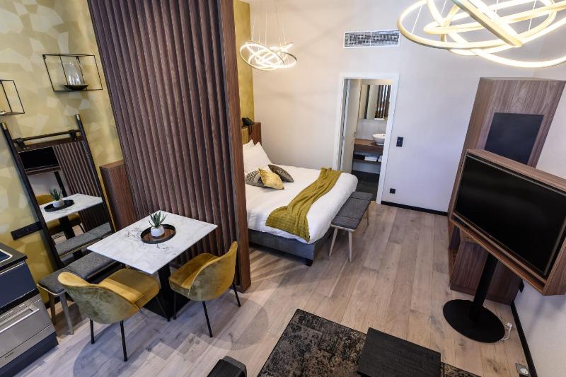 Deluxe Studio with Kitchen image 3