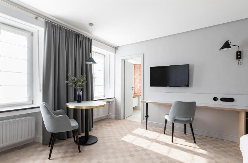 Deluxe Double Room with Balcony image 4