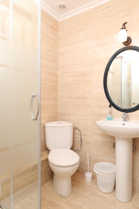Triple Room with Bathroom image 4