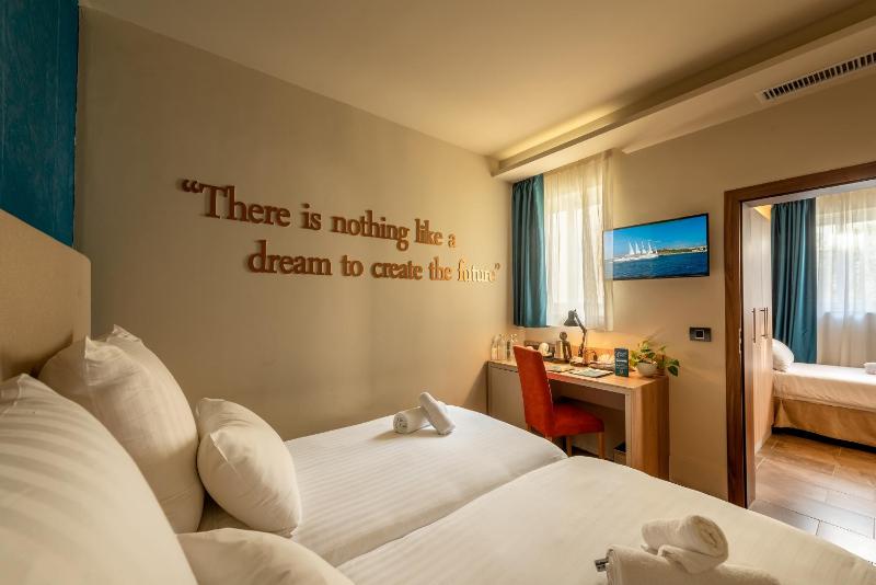 Superior Triple Room image 1