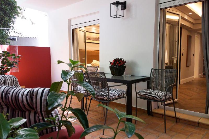 The Marble House Apartment image 3