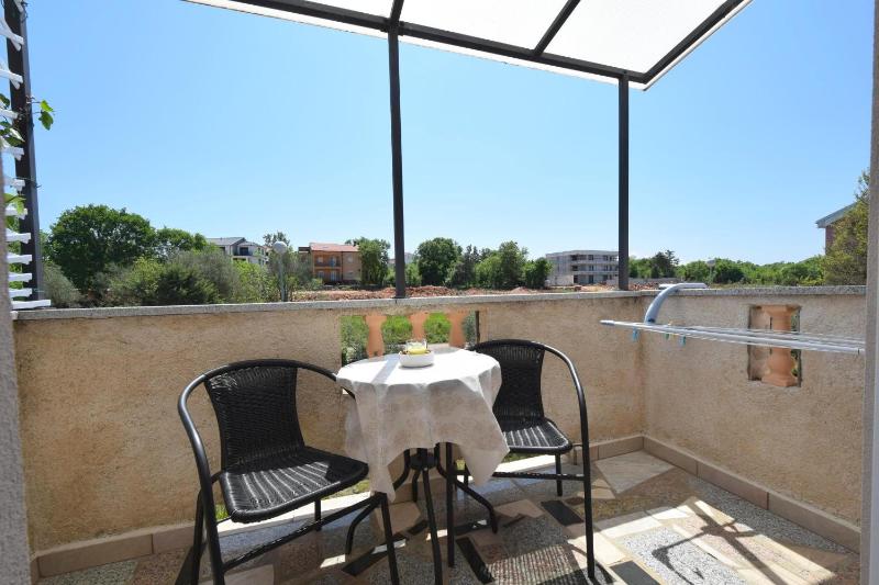 Studio with Balcony image 2