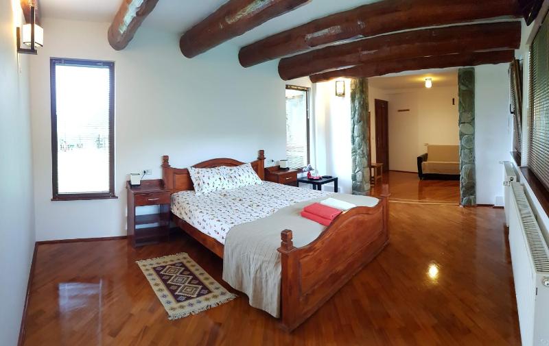 King Room with Mountain View image 3