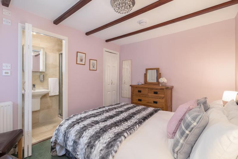 Double Room with Private Bathroom image 2