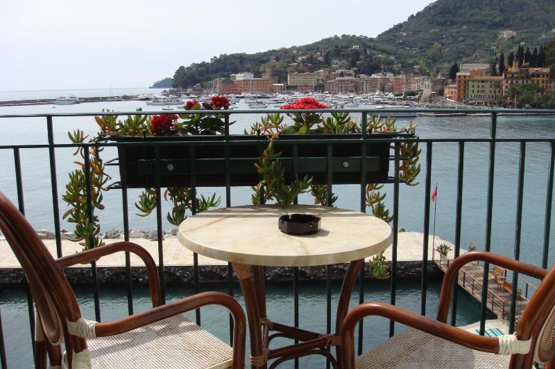 Double or Twin Room with Sea View image 3