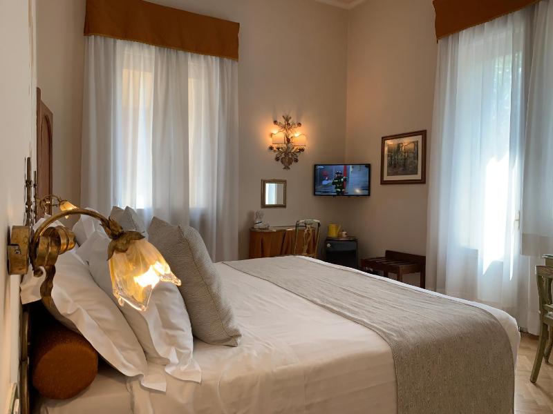 Comfort Double Room with Balcony image 4