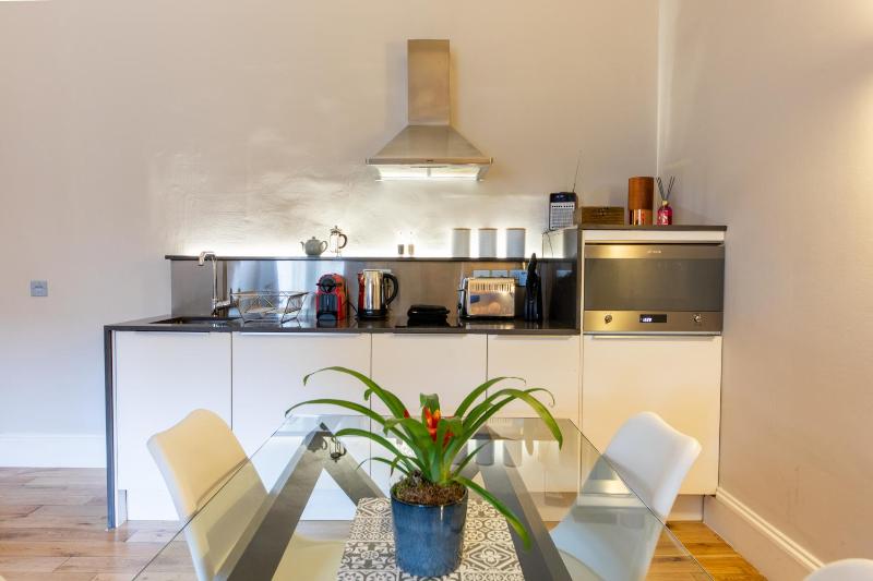 North Bridge Lofts – luxury one bedroom image 4