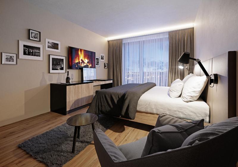 Deluxe Double or Twin Room with Balcony image 1