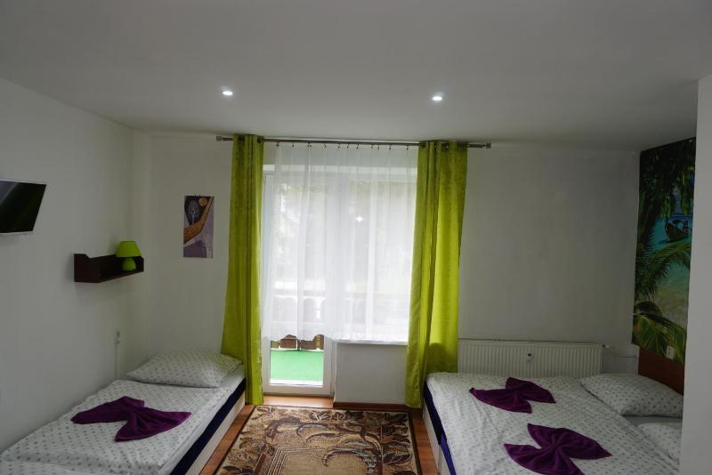 Quadruple Room with Bathroom image 4