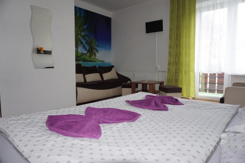 Double Room with Extra Bed image 1