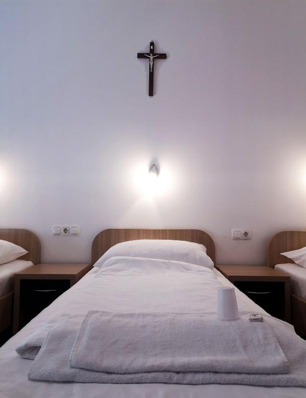 Standard Triple Room image 3