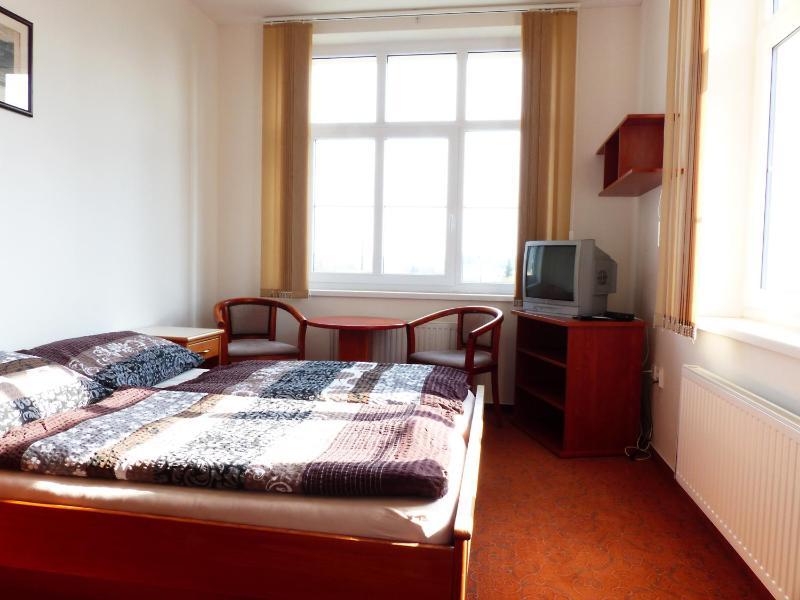 Single Room with Shared Bathroom image 3
