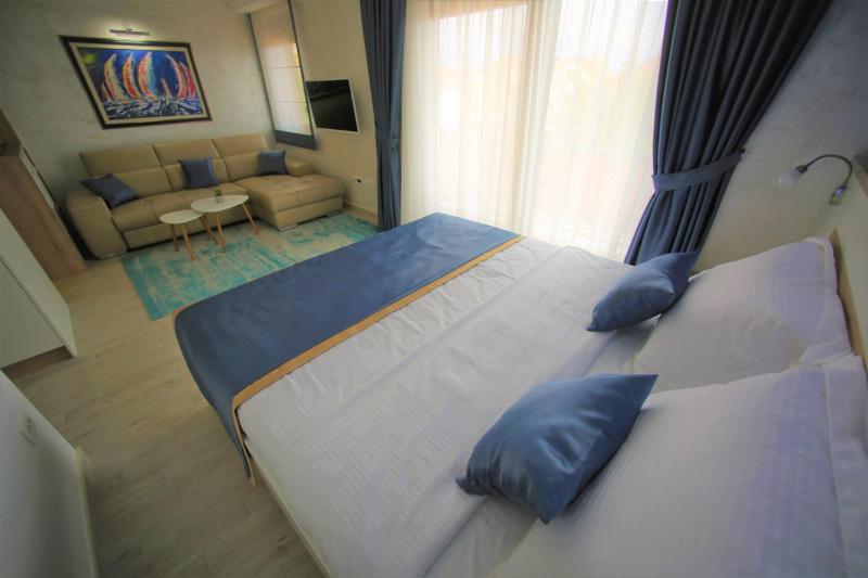 Luxury Studio apartment with Sea View image 3