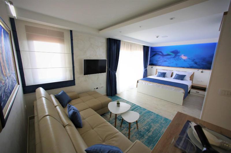 Luxury Studio apartment with Sea View image 2