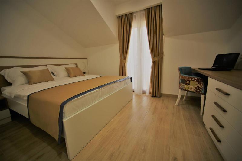 Superior Two-Bedroom Apartment with Sea View image 3