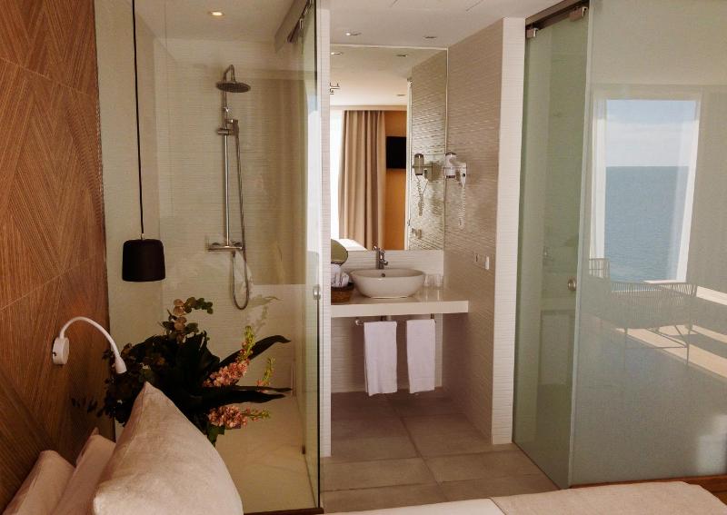 Twin Room with Sea View image 3