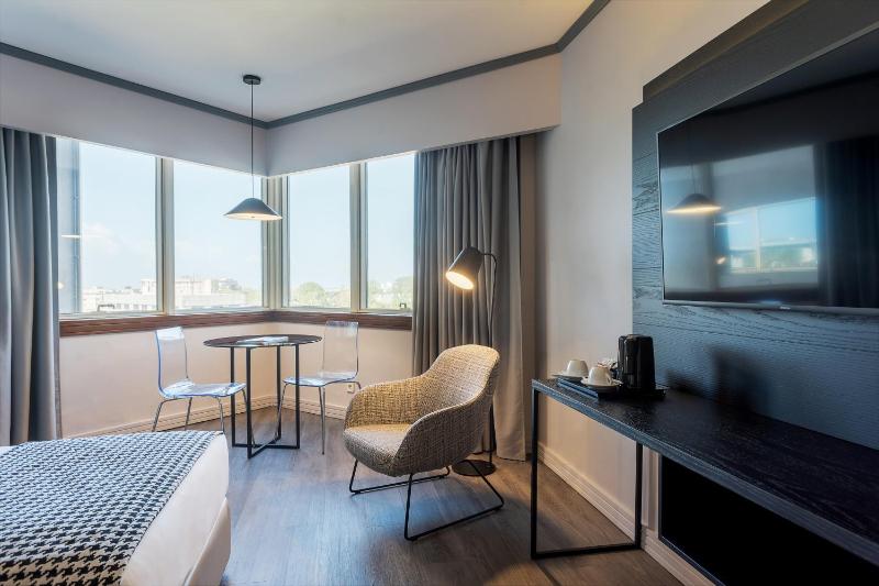 Comfort Plus Triple Room image 4