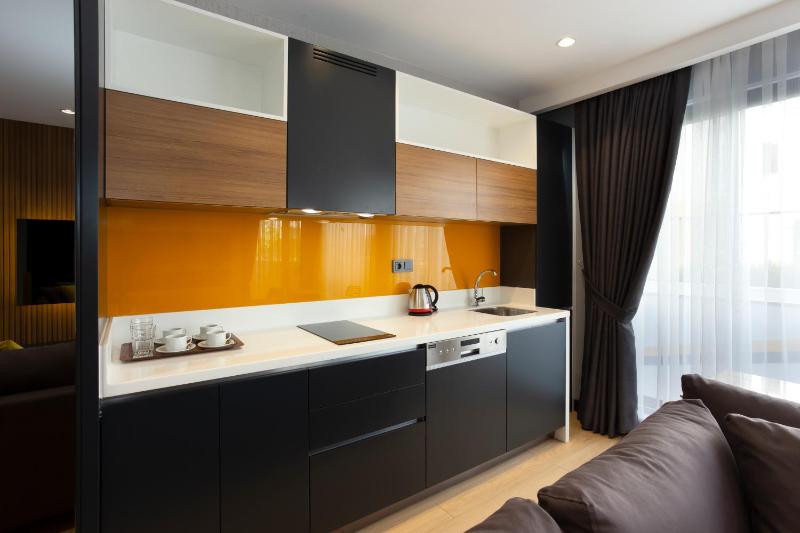Suite with Garden View image 3