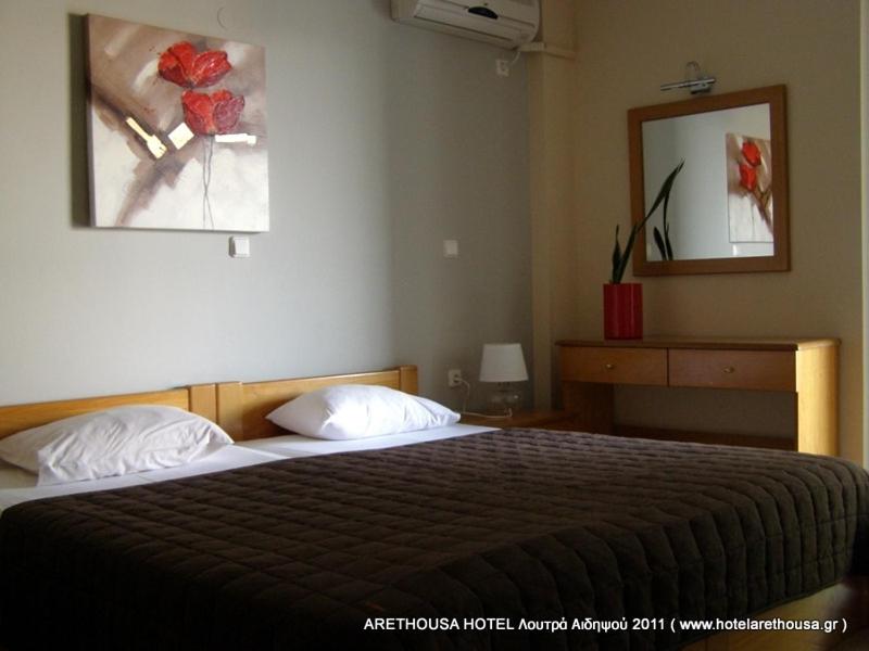 One-Bedroom Apartment image 4