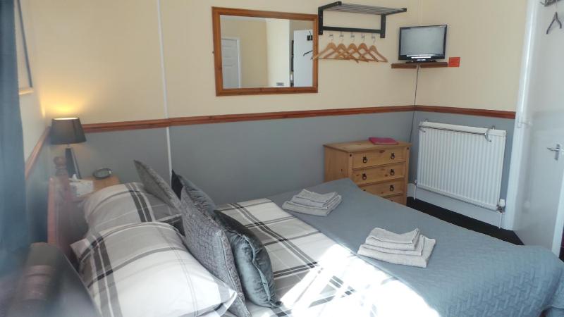 Double Room with En-Suite image 4
